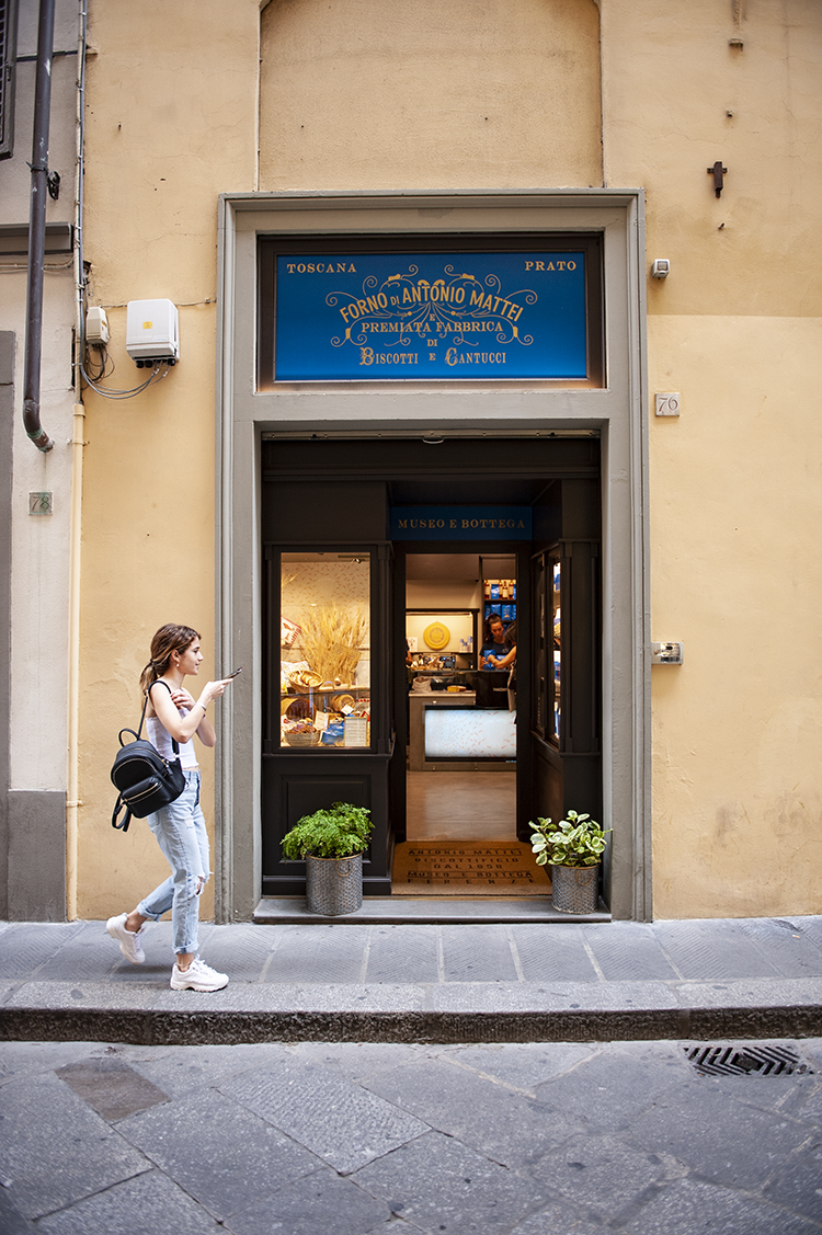 Ingresso del Museo Bottega Antonio Mattei a Firenze in via Porta Rossa 76R
