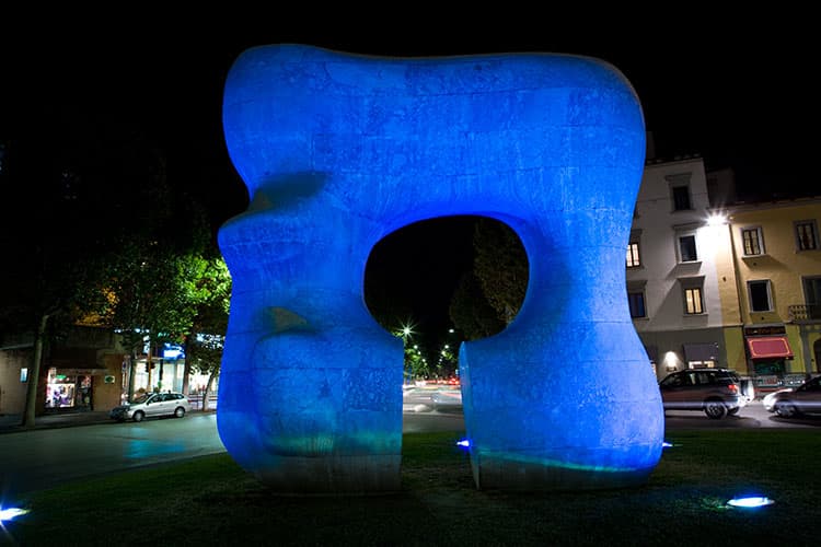 Statua di Henry Moore